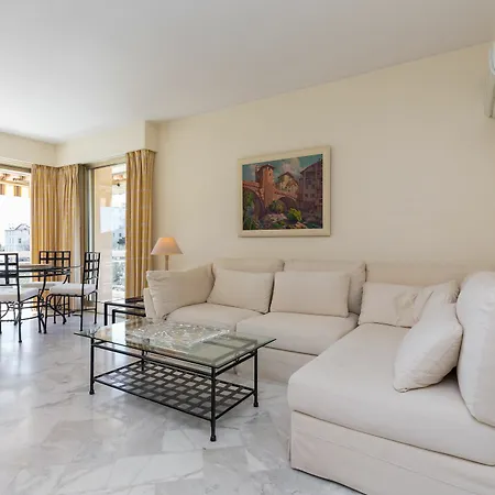 Tassigny Apartment *
